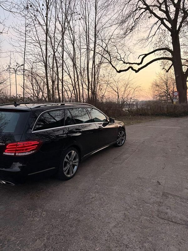 Gebraucht Mercedes E350 258 PS (189 kW) 2015 Schwarz Limousine
