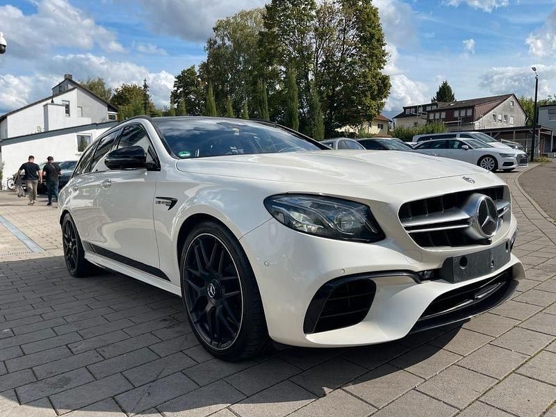 Weiß Gebraucht 2018 Mercedes E63S AMG AMG Limousine | 44.500 € (Fairer Preis) - Bild 1/4