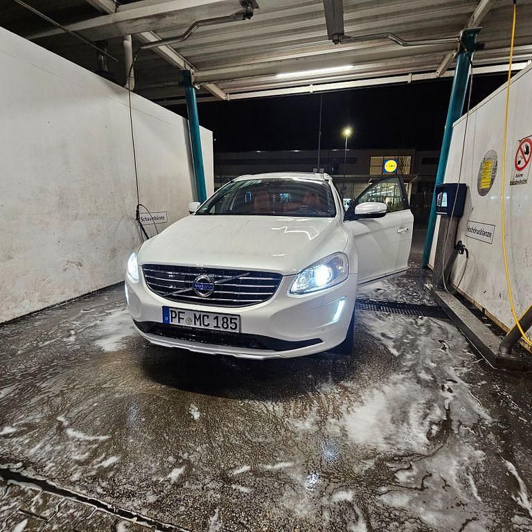 Weiß Gebraucht 2015 Volvo XC60 Summum SUV | 21.800 € (Etwas zu teuer) - Bild 1/4