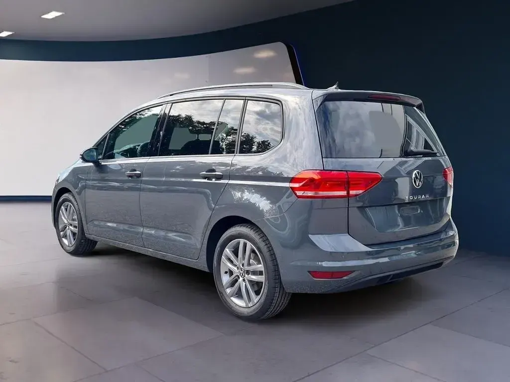 Gebraucht VW Touran Comfortline 150 PS (110 kW) 2025 Grau Van / Kleinbus