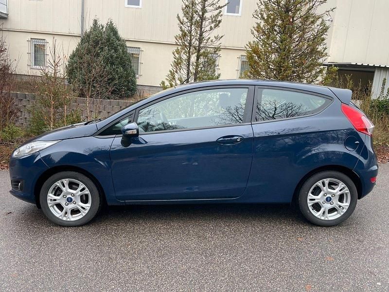 Gebraucht Ford Fiesta 60 PS (44 kW) 2016 Blau Limousine