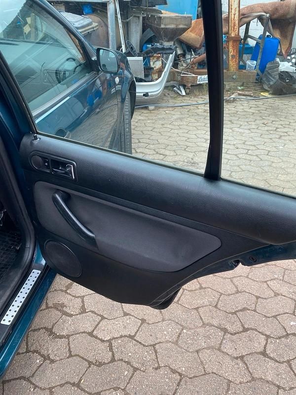 Grün Gebraucht 2002 VW Golf IV Kombi | 1.630 € (Fairer Preis) - Bild 1/4