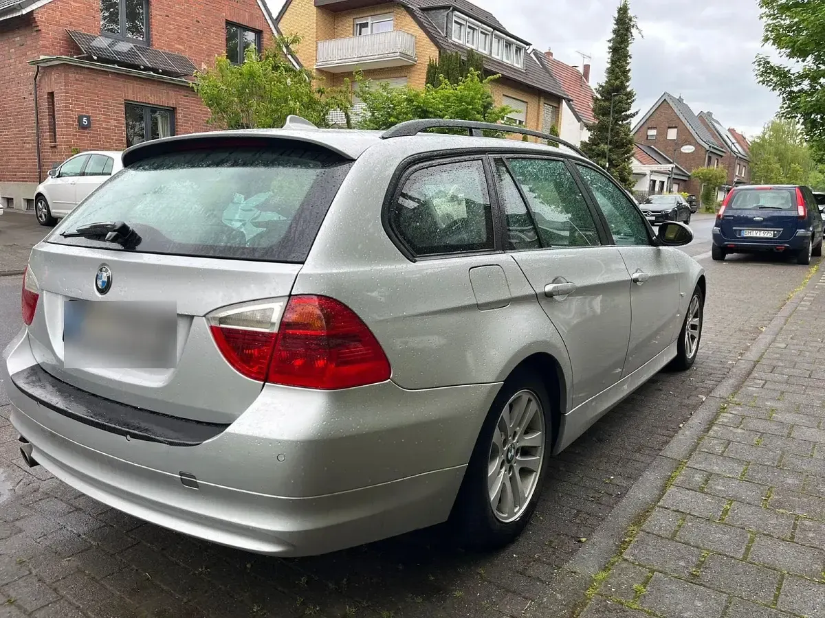 Gebraucht BMW 320 163 PS (119 kW) 2008 Silber Kombi