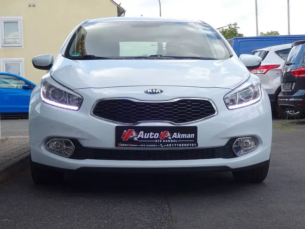 Gebraucht Kia Ceed Attract 99 PS (72 kW) 2014 Weiß Kleinwagen
