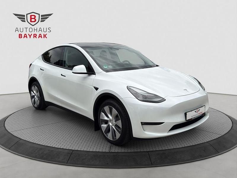 Weiß Gebraucht 2024 Tesla Model Y SUV | 41.990 € (Etwas zu teuer) - Bild 1/4