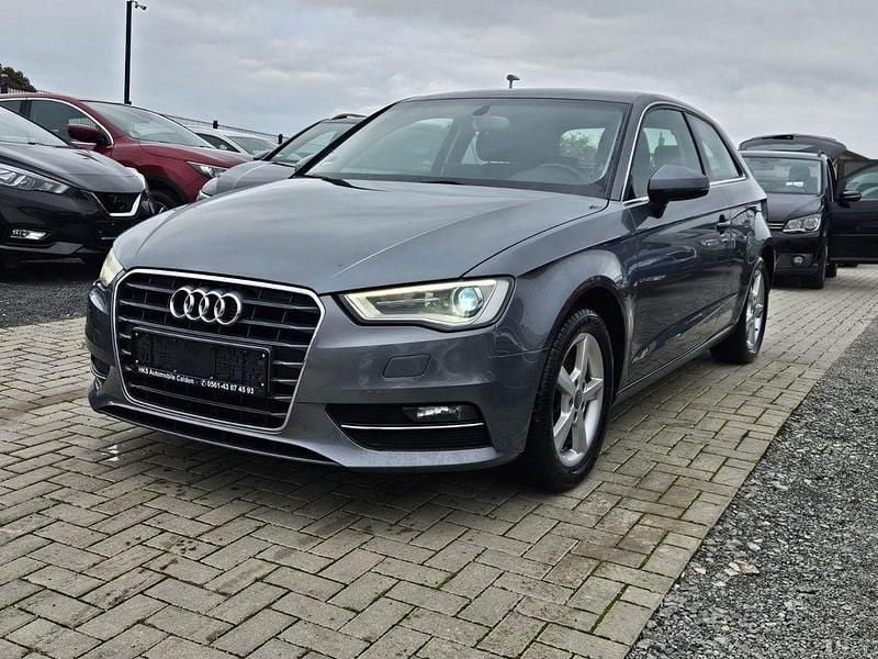 Grau Gebraucht 2013 Audi A3 Attraction Limousine | 8.950 € (Guter Preis) - Bild 1/4