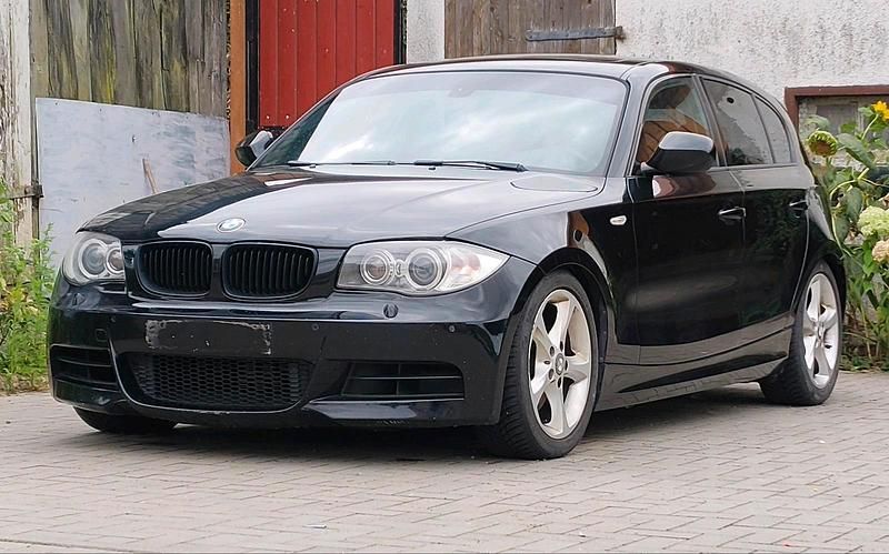 Schwarz Gebraucht 2010 BMW 123 Performance Kleinwagen | 5.499 € - Bild 1/4