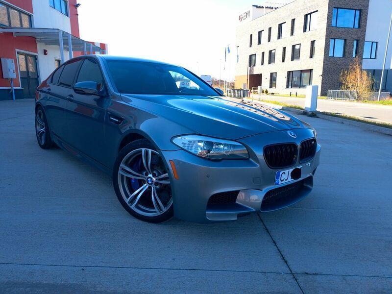 Grau Gebraucht 2013 BMW M5 Sport Line Limousine | 21.500 € - Bild 1/4