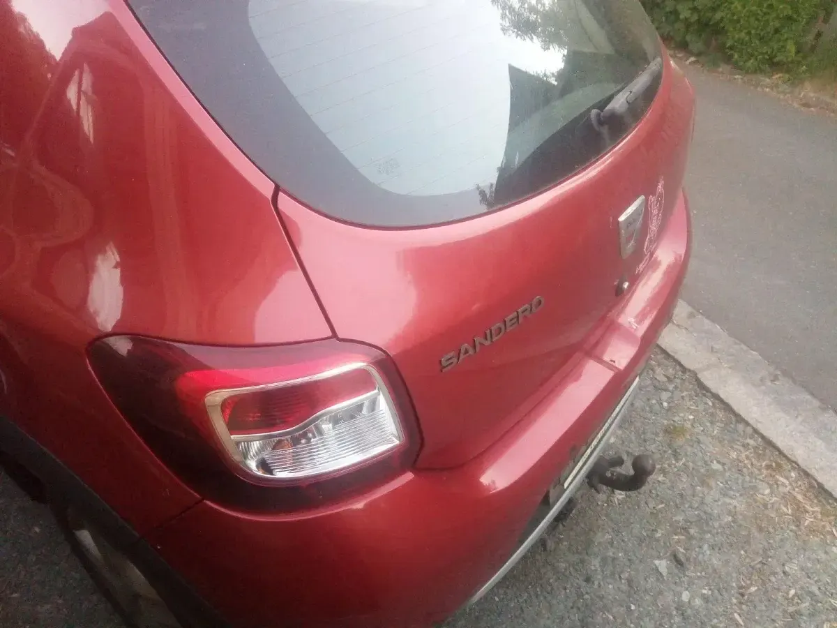 Używany Dacia Sandero 90 KM (66 kW) 2016 Czerwony Hatchback