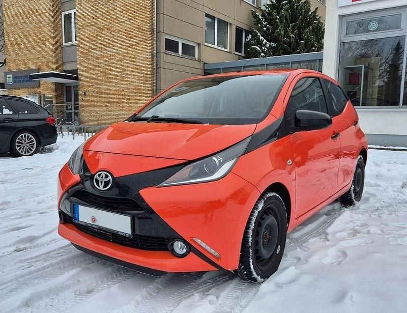 Orange Gebraucht 2014 Toyota Aygo Kleinwagen | 6.690 € (Fairer Preis) - Bild 1/4