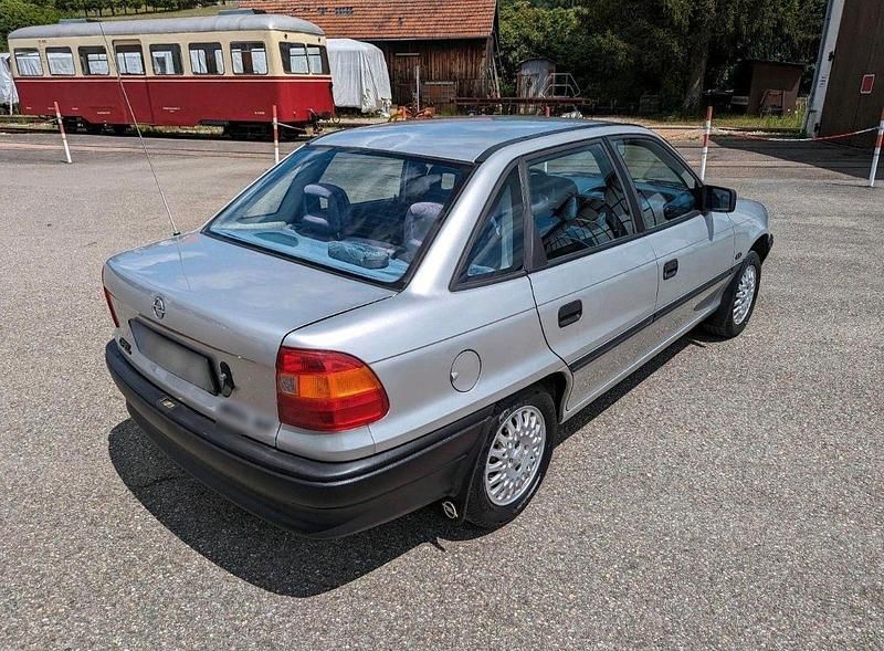 Second-hand Opel Astra 1993 Berlinǎ