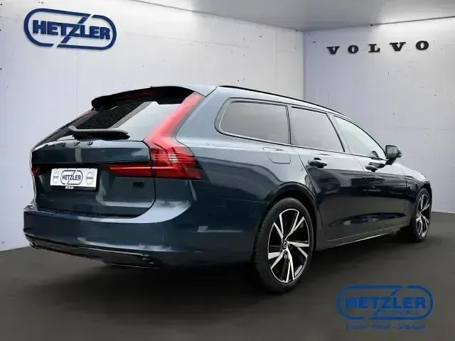 Gebraucht Volvo V90 Plus 398 PS (292 kW) 2022 Denim blue / metallic Kombi