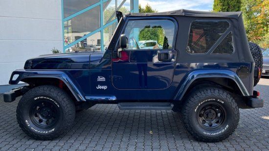 Blau (metallic) Gebraucht 2006 Jeep Wrangler Sahara SUV | 25.500 € - Bild 1/4
