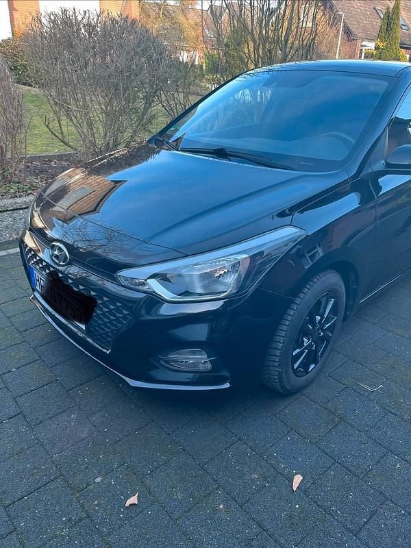Gebraucht Hyundai i20 Active 101 PS (74 kW) 2020 Schwarz Kleinwagen