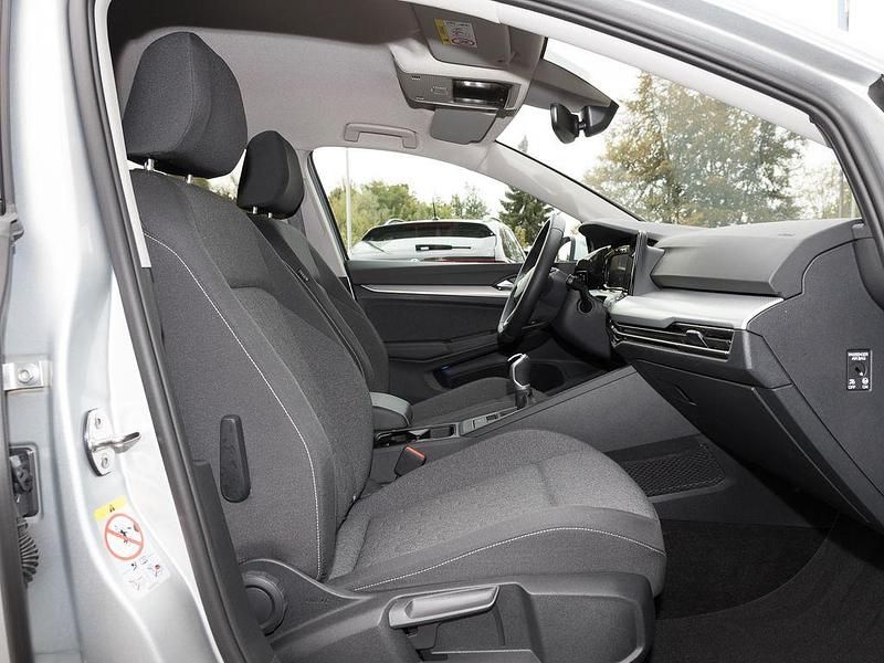 Gebraucht VW Golf VIII Move 131 PS (96 kW) 2023 Grau Limousine