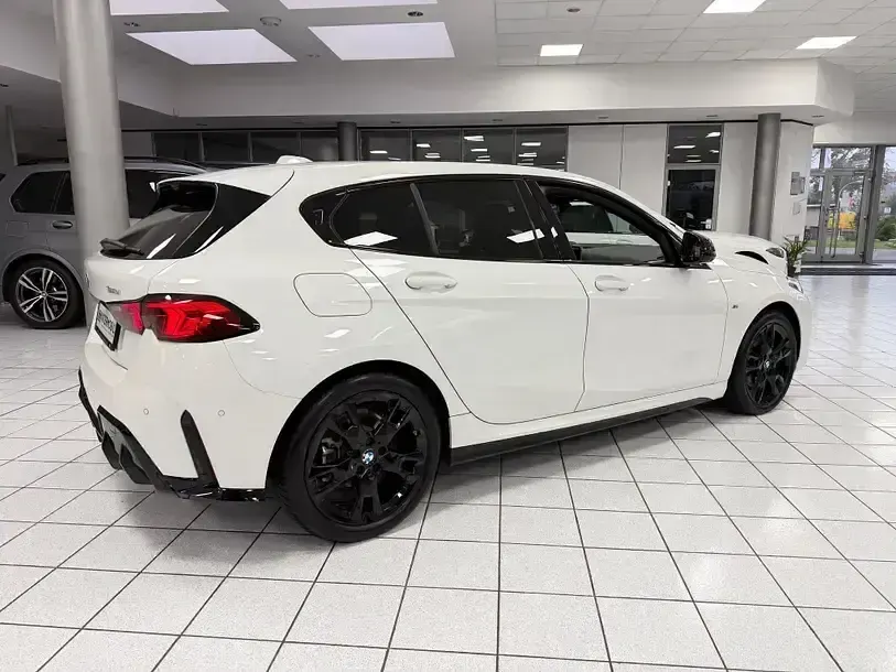 Gebraucht BMW 120 M Sport 163 PS (119 kW) 2025 Alpinweiss iii Kleinwagen