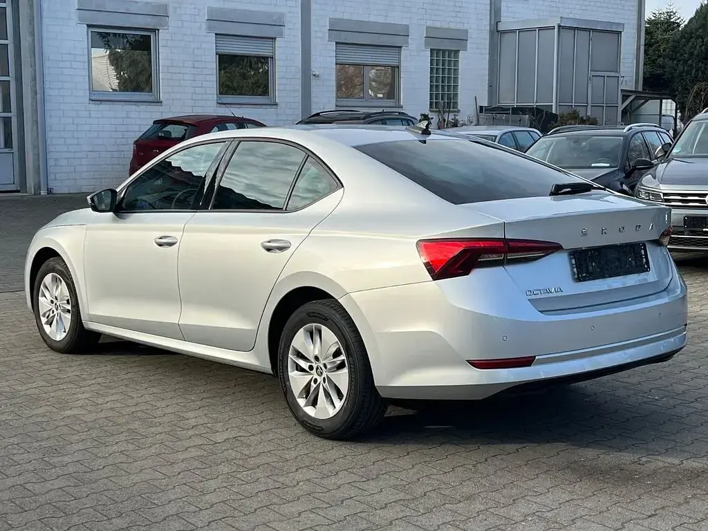 Gebraucht Skoda Octavia Ambition 150 PS (110 kW) 2022 Silber Limousine