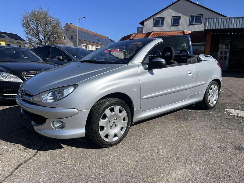 Grau Gebraucht 2004 Peugeot 206 CC Quiksilver Cabrio | 1.499 € (Fairer Preis) - Bild 1/4