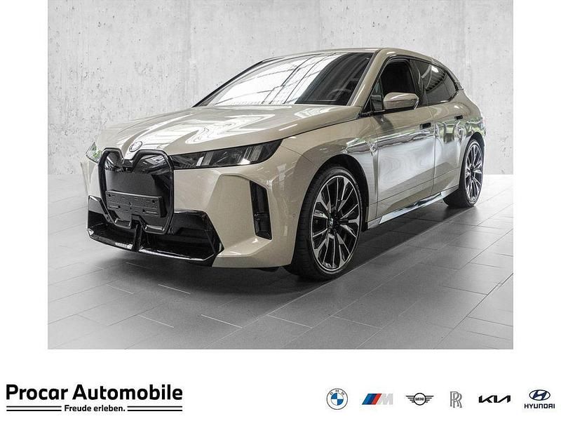 Neu BMW iX M Sport 300 kW (408 PS) 2025 Dune grey metallic SUV