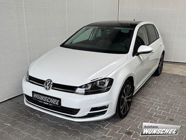 Weiß Gebraucht 2017 VW Golf VII Allstar Limousine | 15.450 € (Fairer Preis) - Bild 1/4