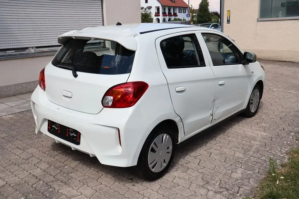 Gebraucht Mitsubishi Space Star Select 71 PS (52 kW) 2023 Weiß Kleinwagen