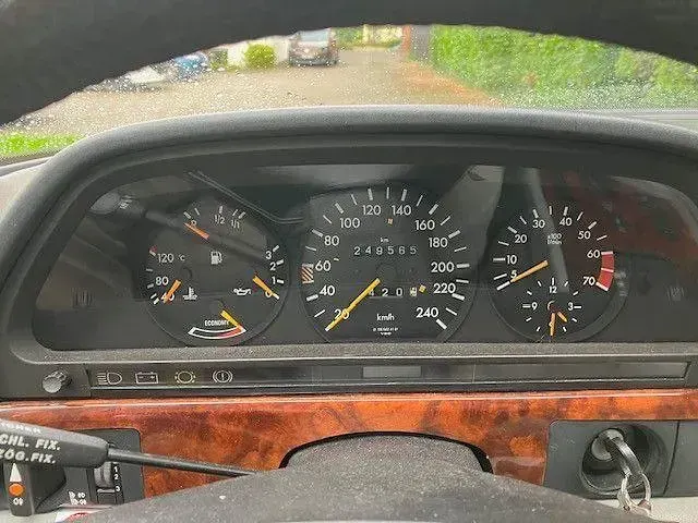 Gebraucht Mercedes 500 231 PS (169 kW) 1984 Blau Coupé