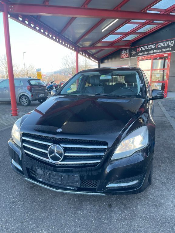 Schwarz Gebraucht 2011 Mercedes R350 Van / Kleinbus | 10.990 € (Fairer Preis) - Bild 1/4