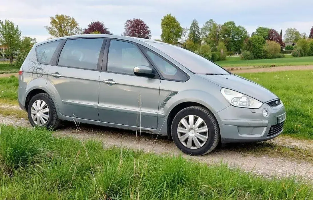 Używany Ford S-MAX S 140 KM (102 kW) 2008 Szary Minivan