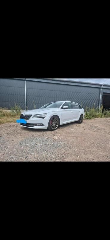 Weiß Gebraucht 2018 Skoda Superb Kombi | 16.000 € (Guter Preis) - Bild 1/4