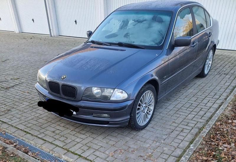 Grau Gebraucht 2001 BMW 320 Limousine | 1.120 € (Superpreis) - Bild 1/4