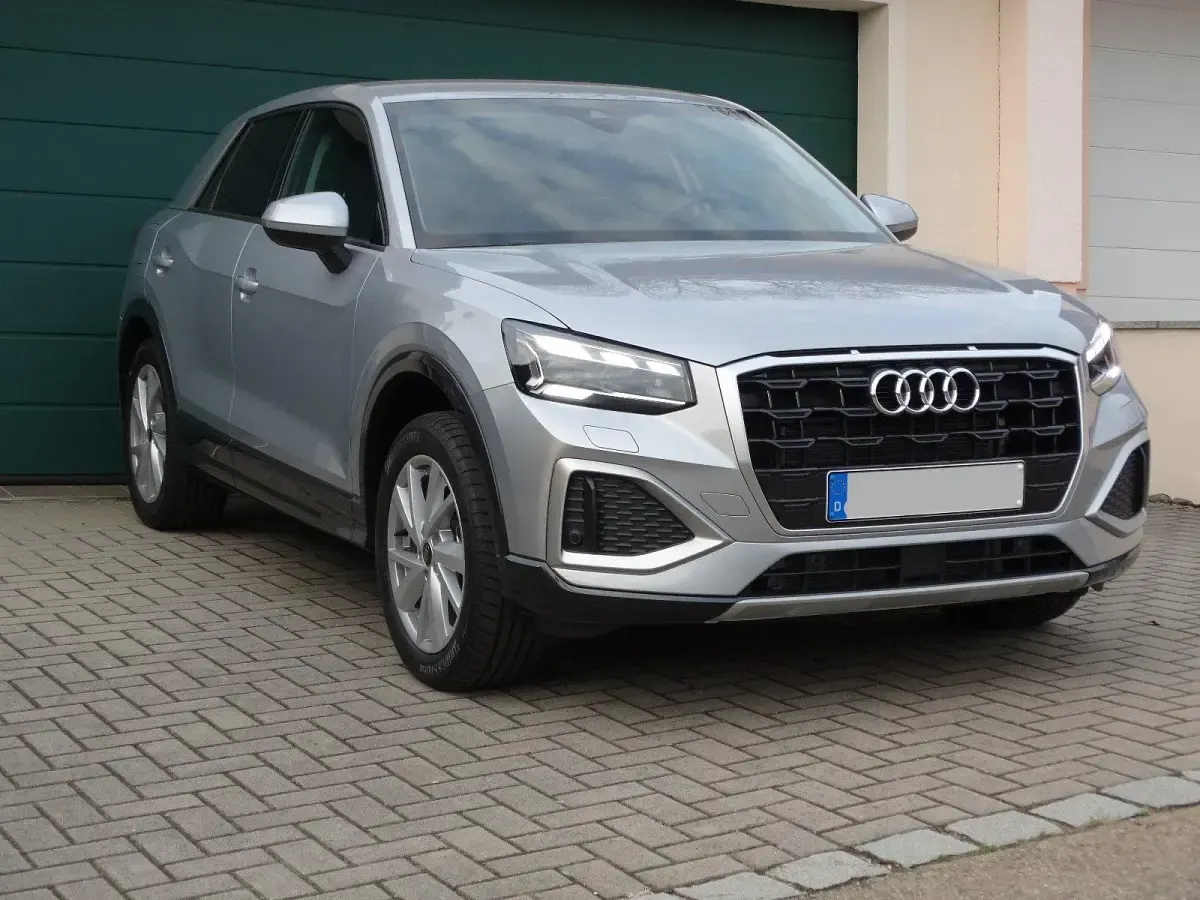 Gebraucht Audi Q2 Ambiente 150 PS (110 kW) 2025 Silber SUV