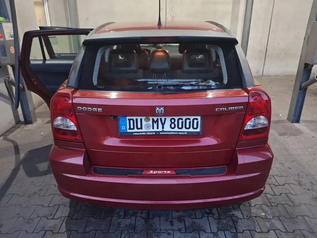 Gebraucht Dodge Caliber 150 PS (110 kW) 2010 Rot Kleinwagen