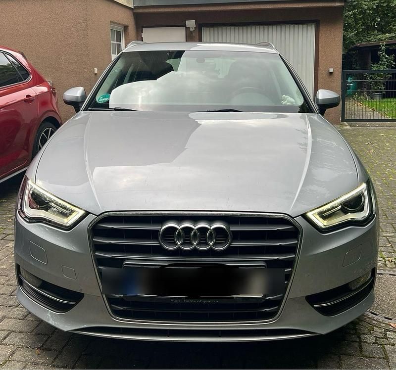 Silber Gebraucht 2016 Audi A3 Sportback Ambiente Kleinwagen | 13.800 € (Guter Preis) - Bild 1/4