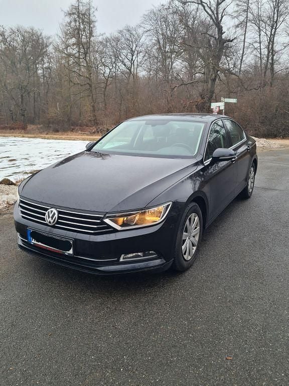 Schwarz Gebraucht 2017 VW Passat Limousine | 15.900 € (Fairer Preis) - Bild 1/4
