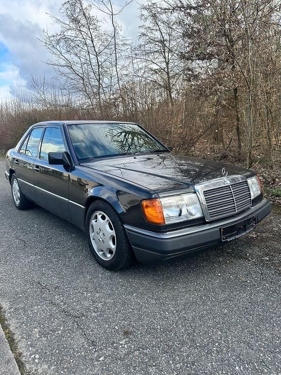Gebraucht Mercedes E400 279 PS (205 kW) 1993 Schwarz Limousine