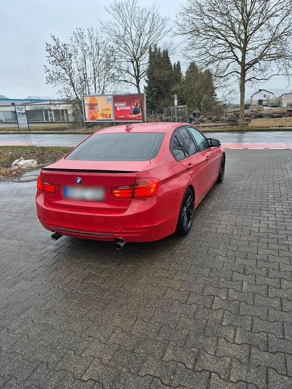 Gebraucht BMW 335 306 PS (225 kW) 2012 Rot Limousine