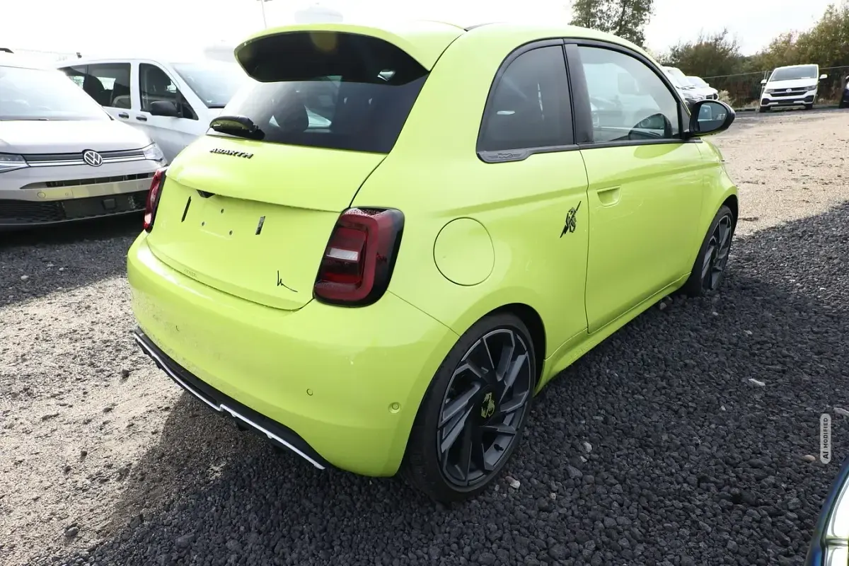 Neu Abarth 500e Turismo 114 kW (155 PS) 2025 Grün Kleinwagen