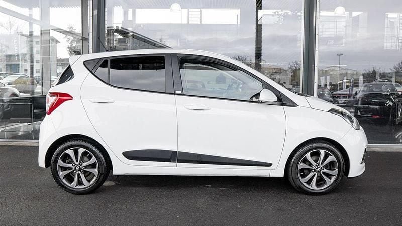 Gebraucht Hyundai i10 Passion 87 PS (63 kW) 2016 Weiß Kleinwagen