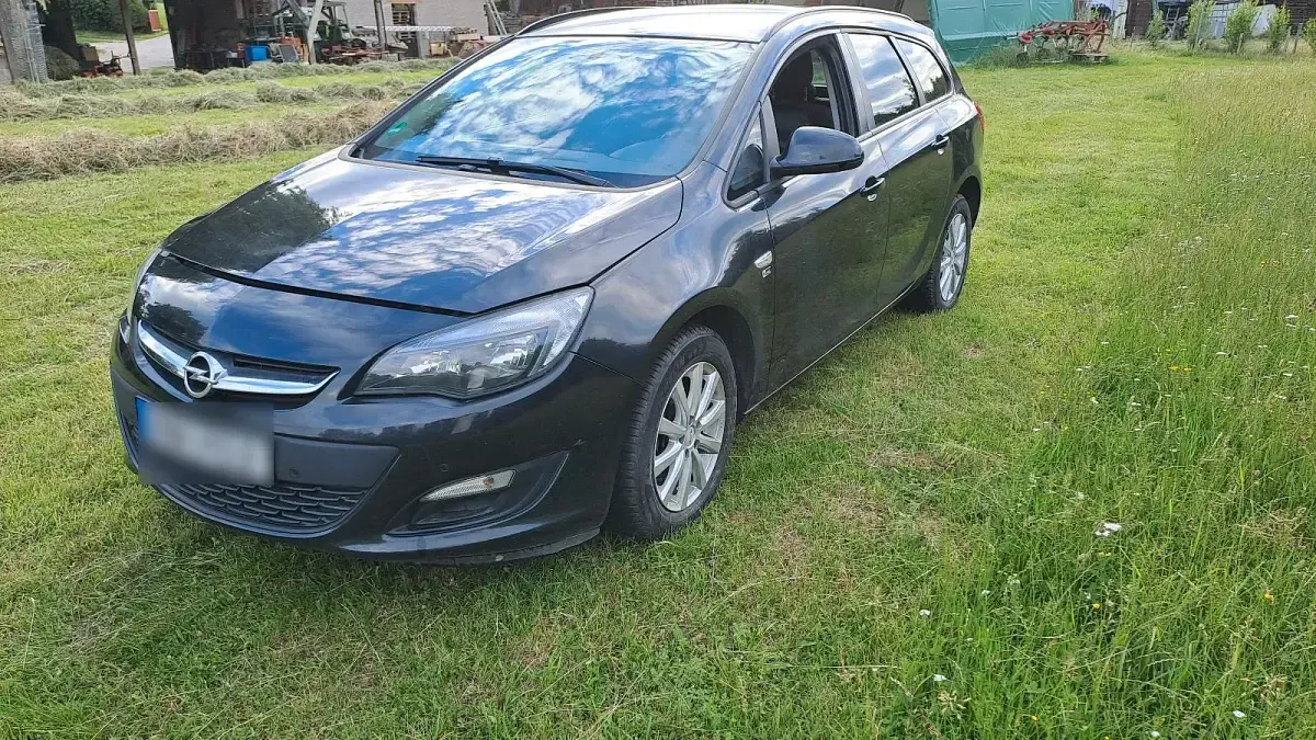Gebraucht Opel Astra 140 PS (102 kW) 2012 Schwarz Kombi