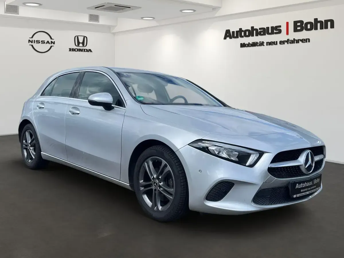 Gebraucht Mercedes A200 Progressive 163 PS (119 kW) 2018 Silber Limousine