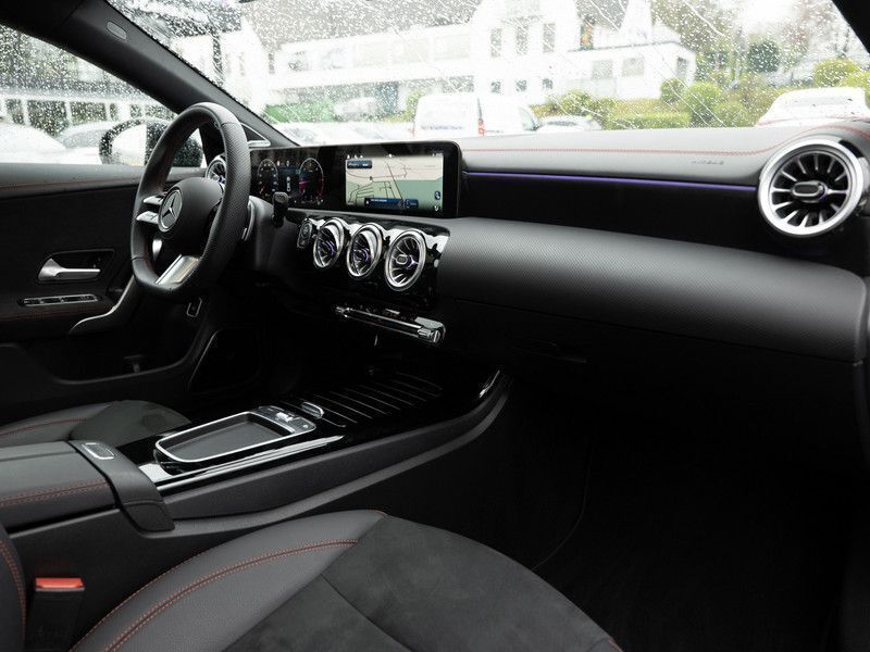 Gebraucht Mercedes CLA220 AMG 190 PS (139 kW) 2024 Metalliclack kosmosschwarz Limousine