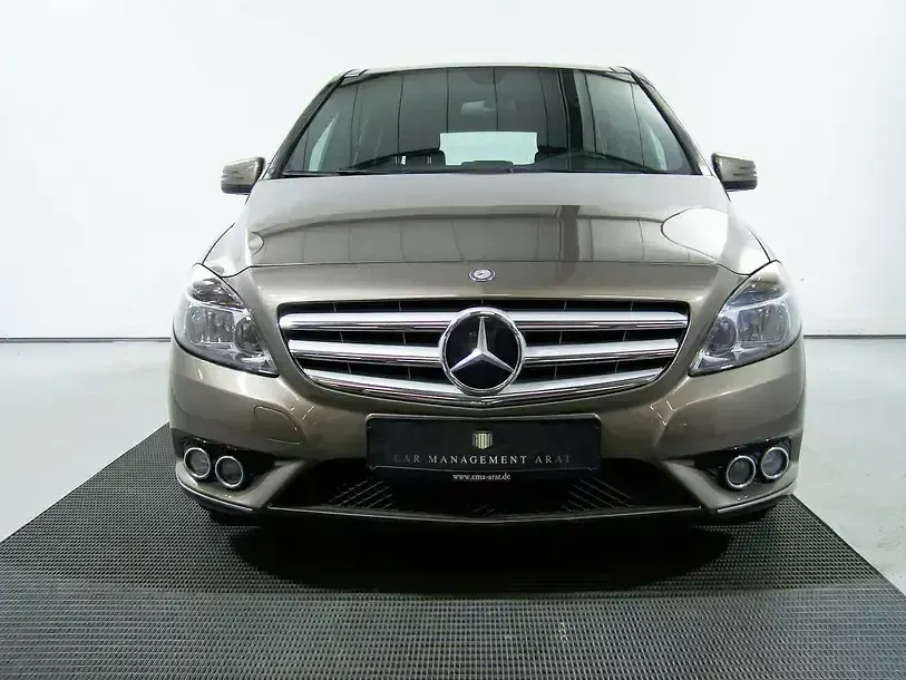 Gebraucht Mercedes B180 122 PS (89 kW) 2013 Braun Kleinwagen