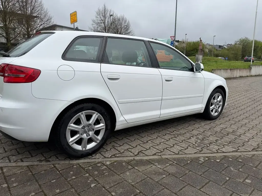 Gebraucht Audi A3 Ambiente 125 PS (91 kW) 2011 Weiß Kleinwagen