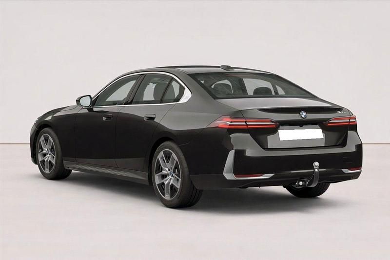 Gebraucht BMW 520 Sport Line 197 PS (144 kW) 2024 Saphirschwarz (metallic) Limousine