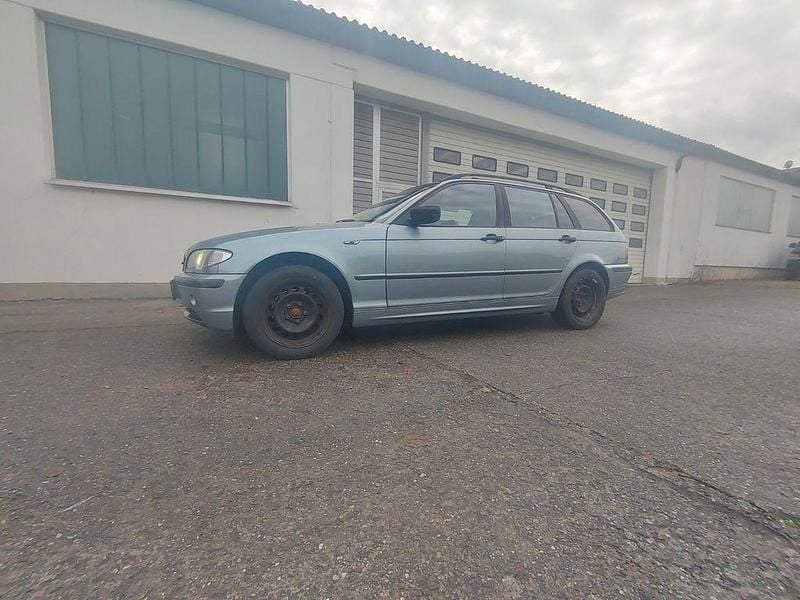 Blau Gebraucht 2003 BMW 320 Sport Line Kombi | 2.249 € (Fairer Preis) - Bild 1/4