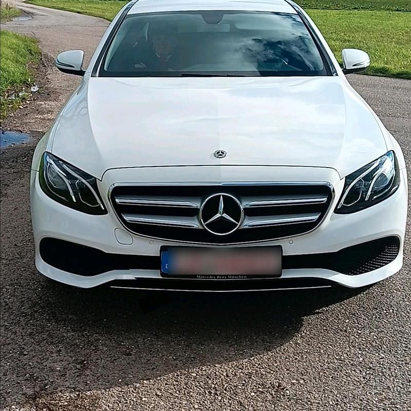 Weiß Gebraucht 2018 Mercedes E200 Avantgarde Limousine | 21.000 € (Fairer Preis) - Bild 1/4