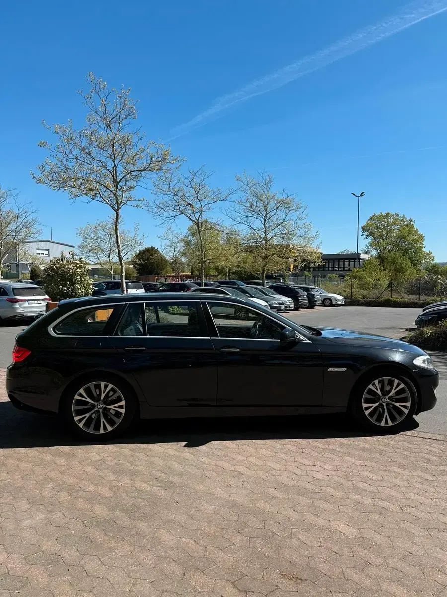 Gebraucht BMW 525 204 PS (150 kW) 2010 Schwarz Kleinwagen