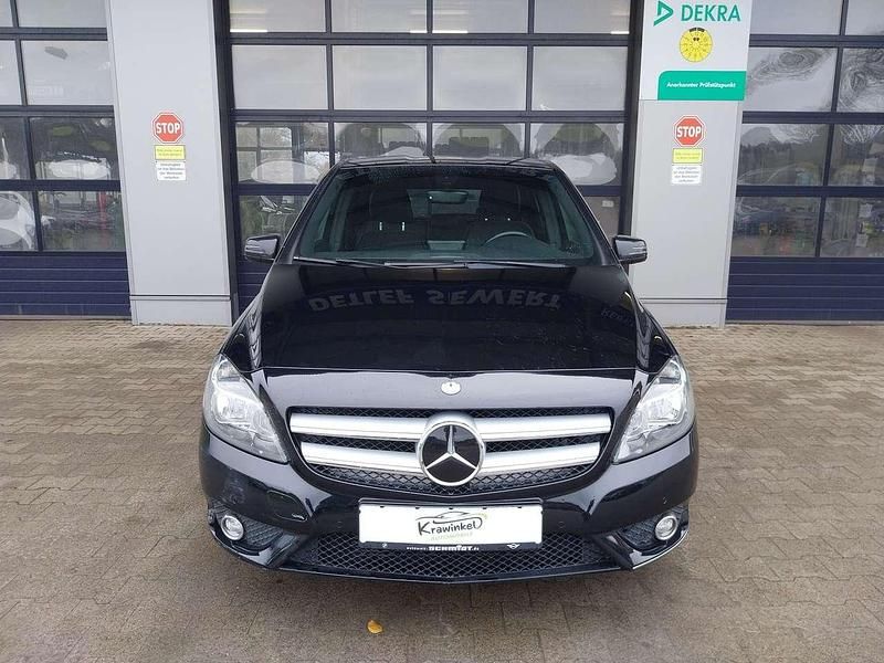 Gebraucht Mercedes B180 122 PS (89 kW) 2013 Kosmosschwarz Van / Kleinbus