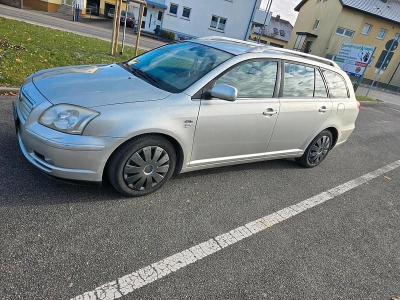 Silber Gebraucht 2004 Toyota Avensis Kombi | 1.950 € (Fairer Preis) - Bild 1/4