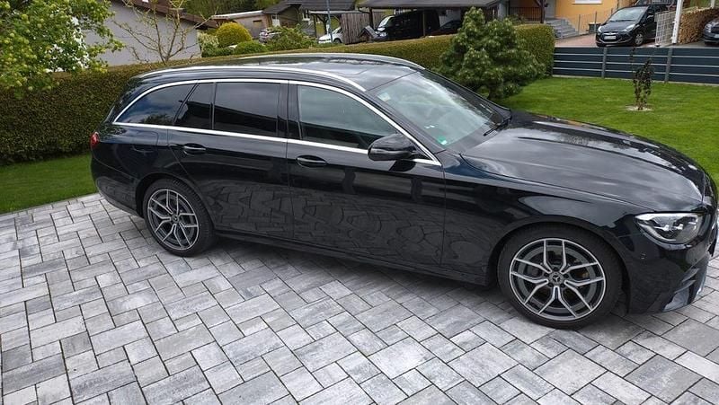 Schwarz Gebraucht 2021 Mercedes E200 Limousine | 34.300 € (Fairer Preis) - Bild 1/4